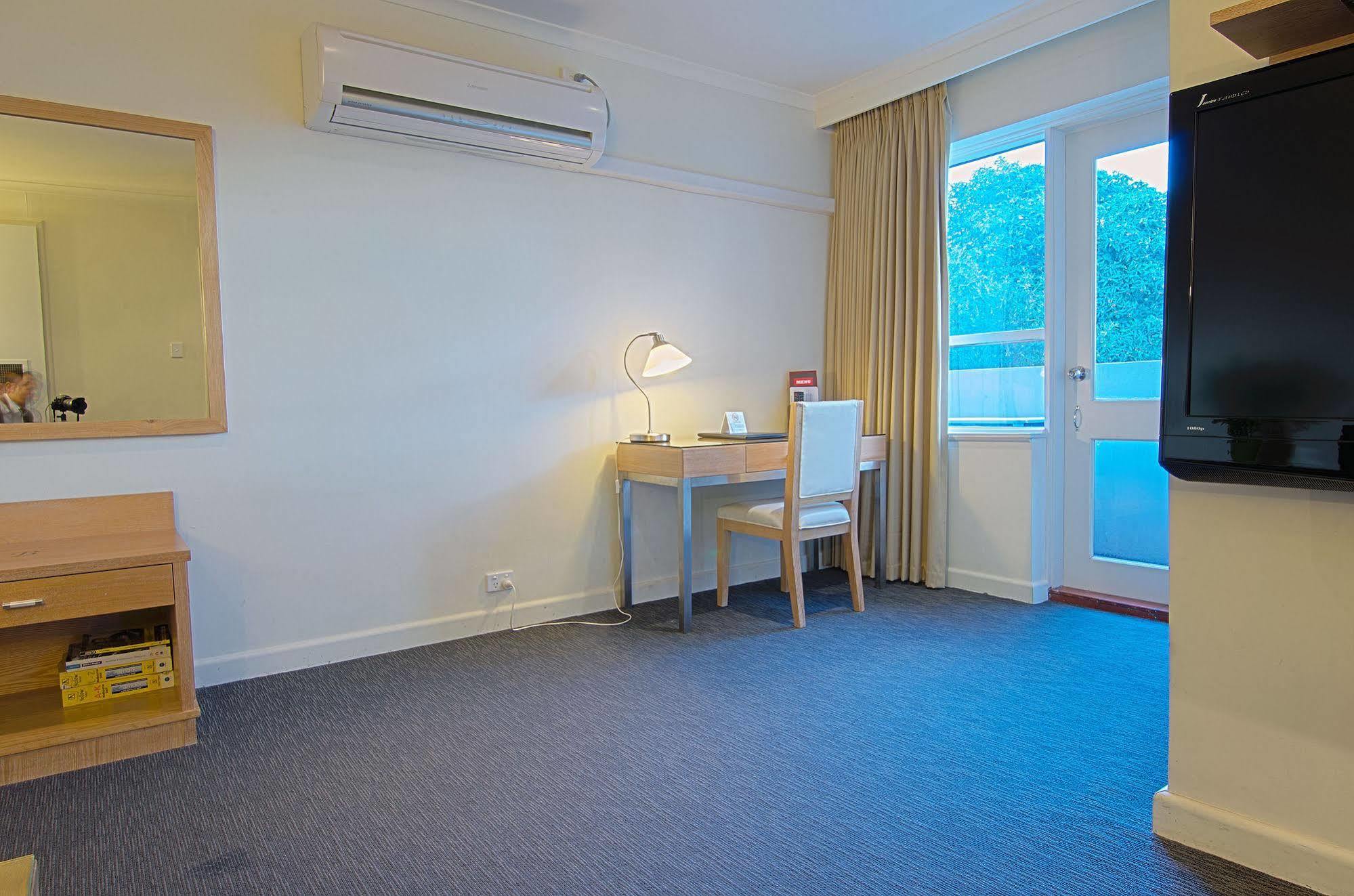 Park Squire Motor Inn & Serviced Apartments Melbourne Bagian luar foto